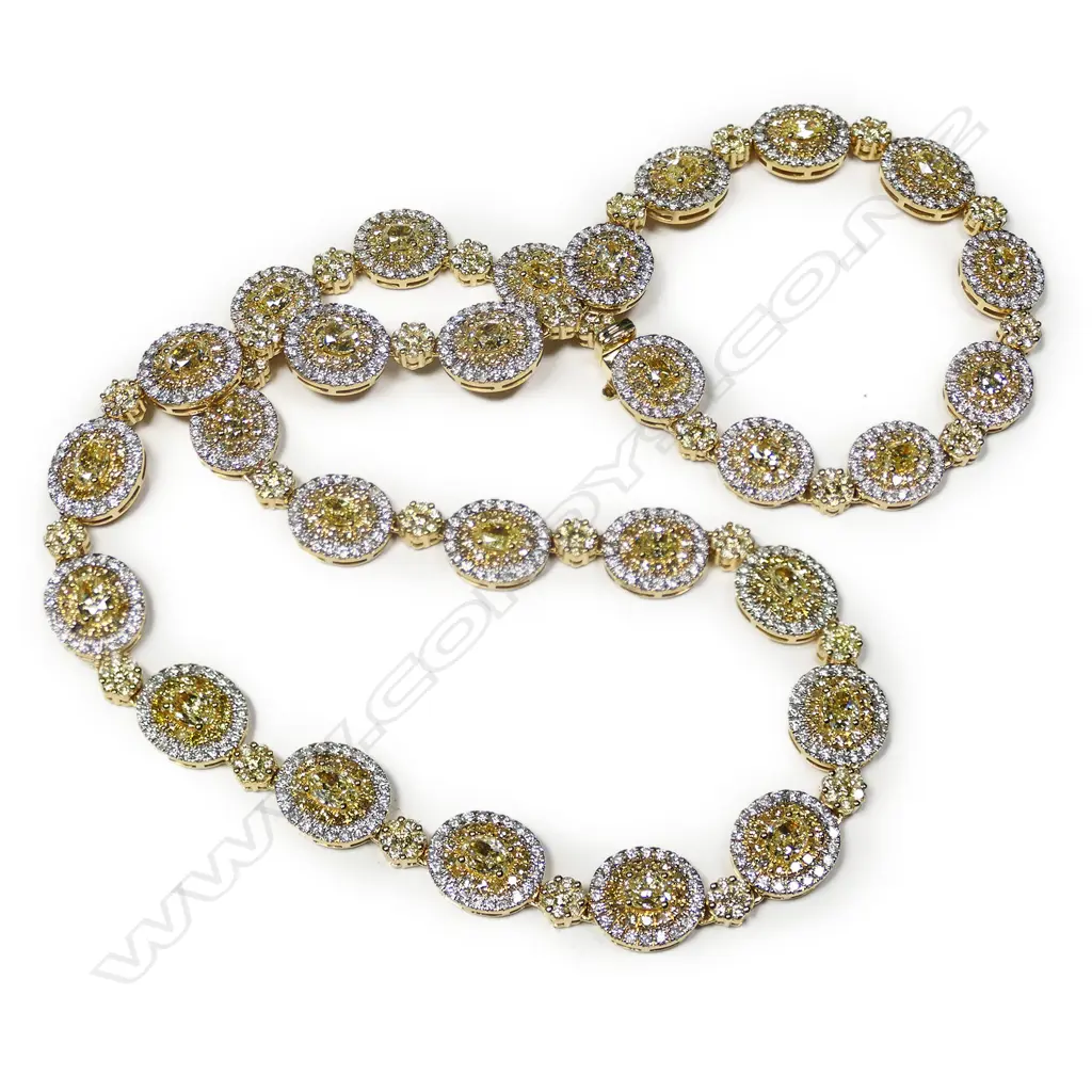 An impressive 18ct yellow gold yellow and white diamond cluster necklace, Image 1++