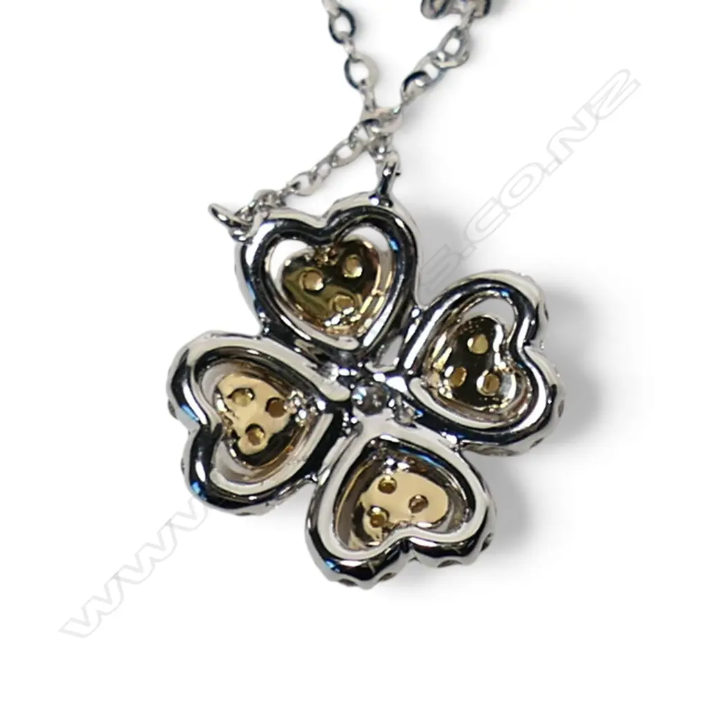 An 18ct white yellow and white diamond pendant, Image 1++