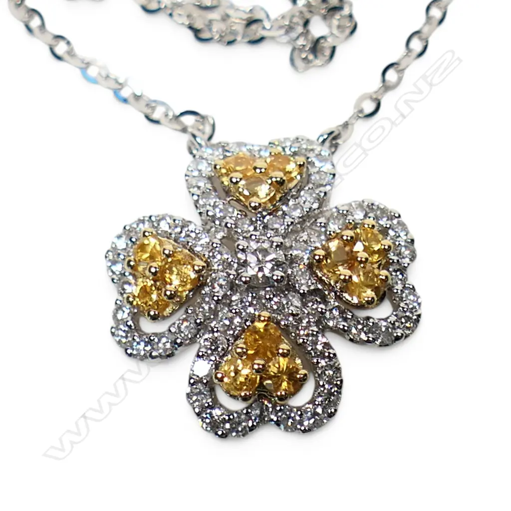 An 18ct white yellow and white diamond pendant, Image 1++