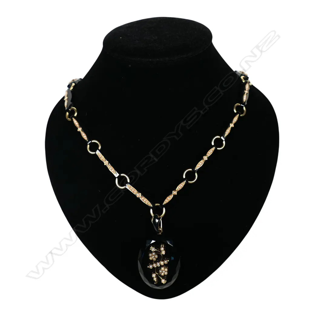 A Victorian 15ct gold and onyx necklace and locket, Image 1++