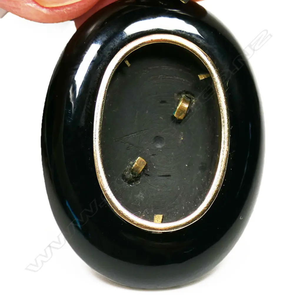 A Victorian 15ct gold and onyx necklace and locket, Image 1++