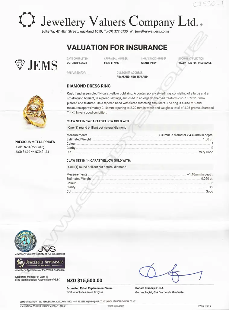 An 18ct gold and diamond dress ring, Image 1++