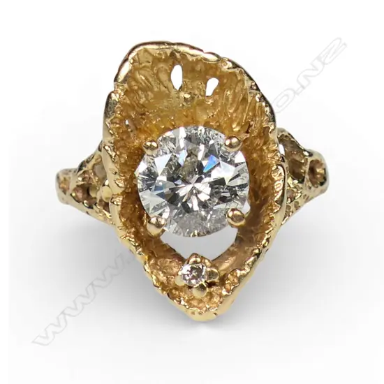 An 18ct gold and diamond dress ring,