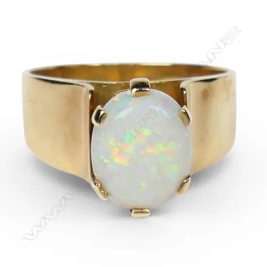 A vintage 9ct rose gold and milk opal ring,