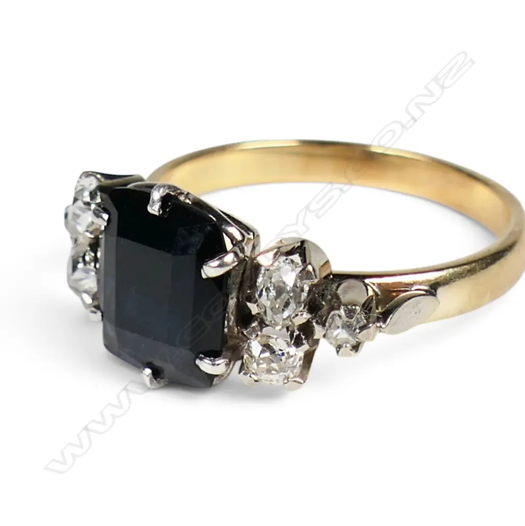A vintage 18ct gold sapphire & diamond ring, Image 1++