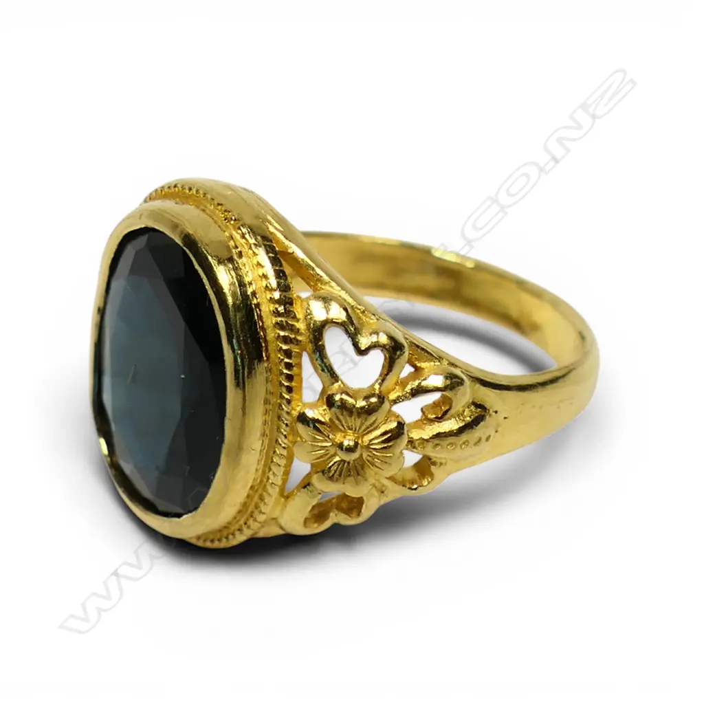 A 22ct yellow gold and large dark sapphire ring, Image 1++