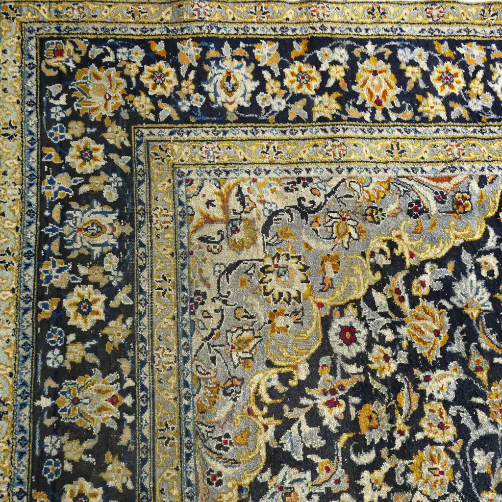 A large hand-knotted Persian carpet, Image 1++