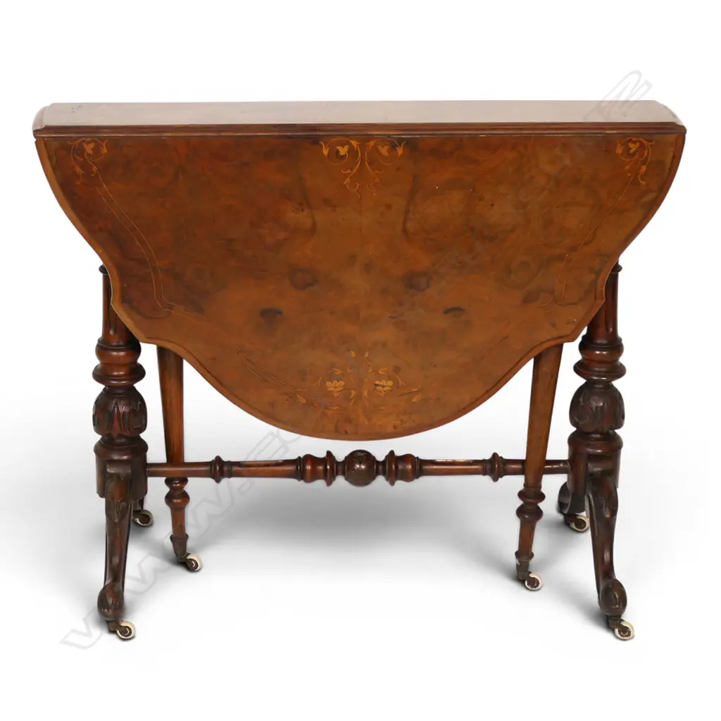 A Victorian walnut drop leaf table, Image 1++