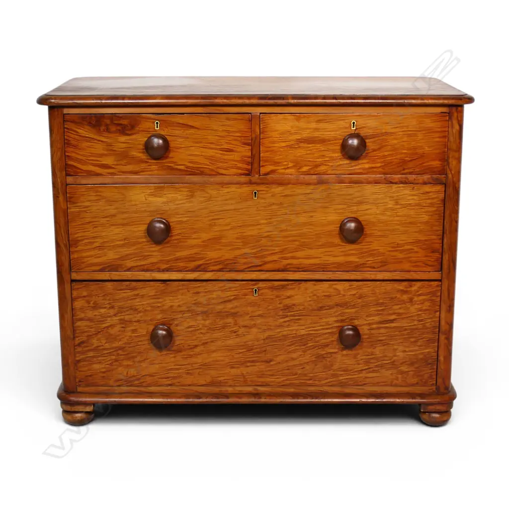 A colonial mottled kauri chest of drawers, Image 1++