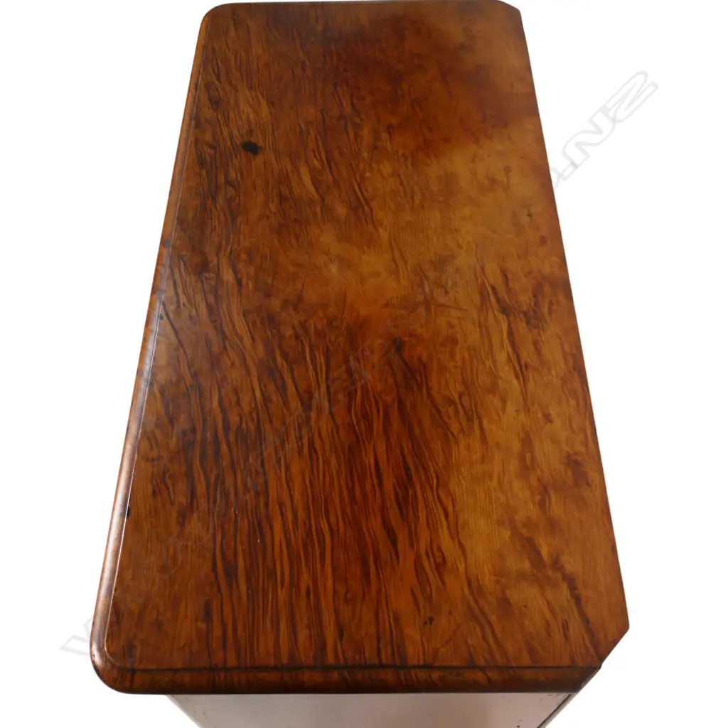 A colonial mottled kauri chest of drawers, Image 1++