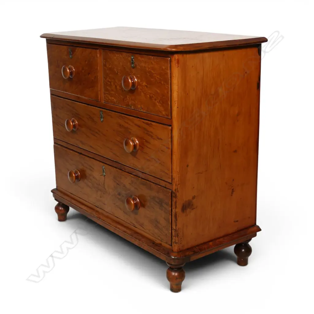 A colonial mottled kauri chest of drawers, Image 1++