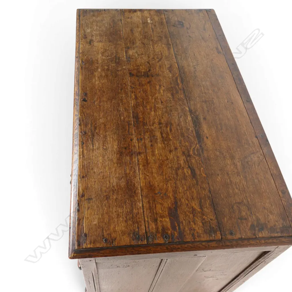 A Georgian oak Jacobean-style chest of drawers, Image 1++