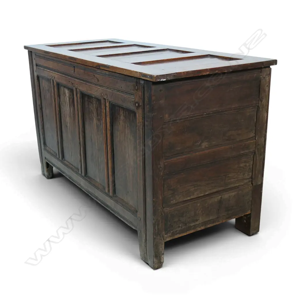 An 18thC large oak coffer, Image 1++
