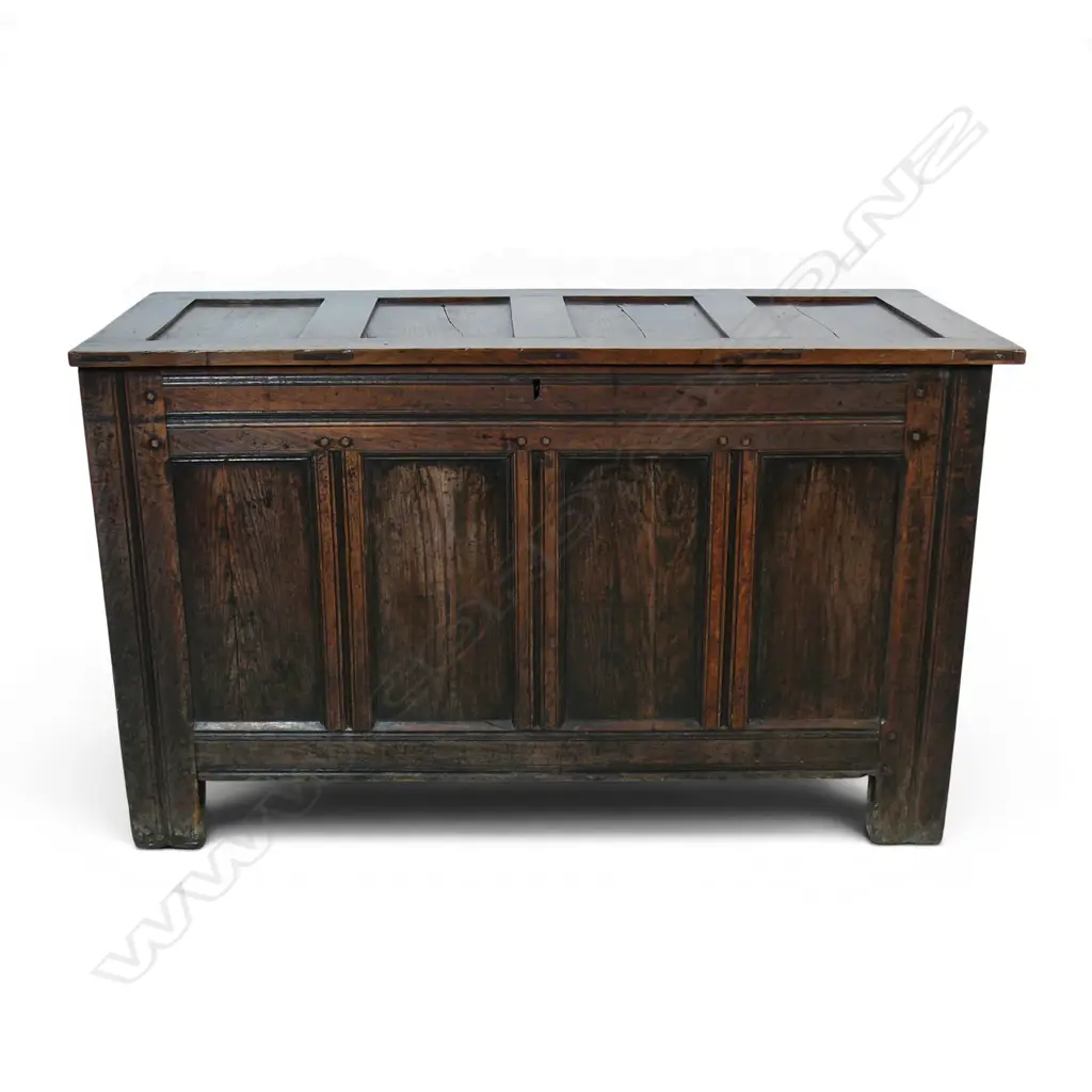 An 18thC large oak coffer, Image 1++