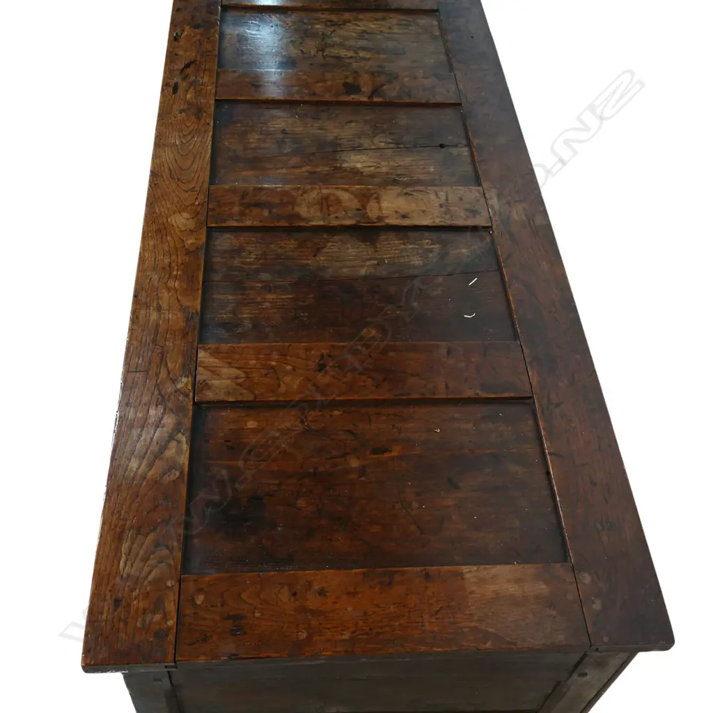 An 18thC large oak coffer, Image 1++