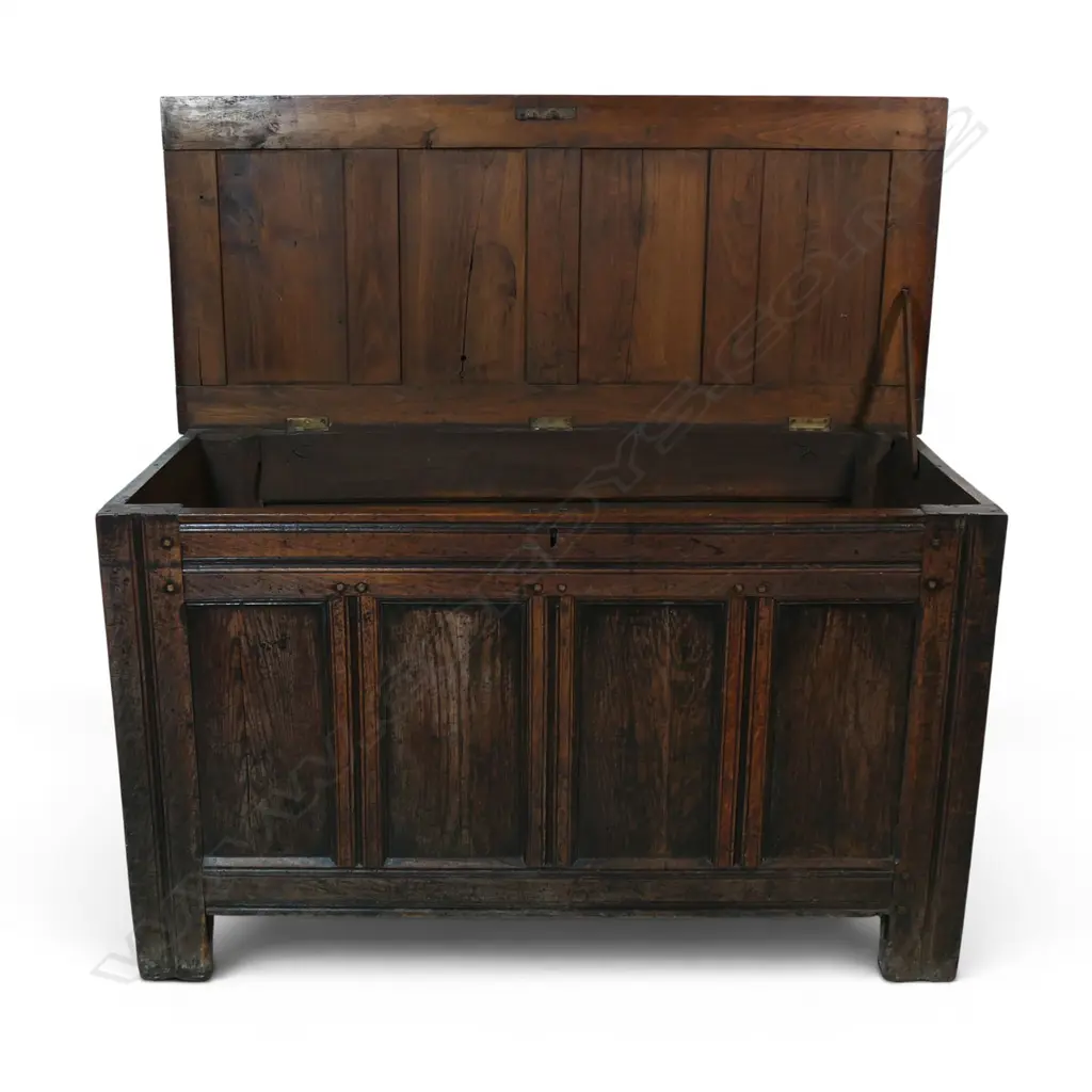 An 18thC large oak coffer, Image 1++