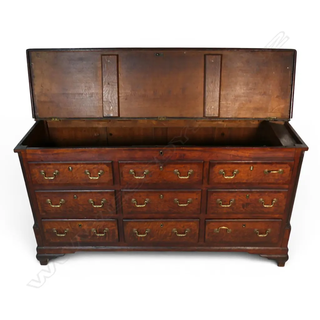 An 18thC oak mule chest, Image 1++