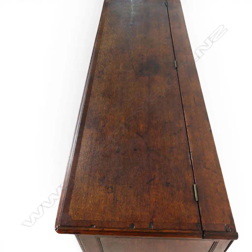 An 18thC oak mule chest, Image 1++