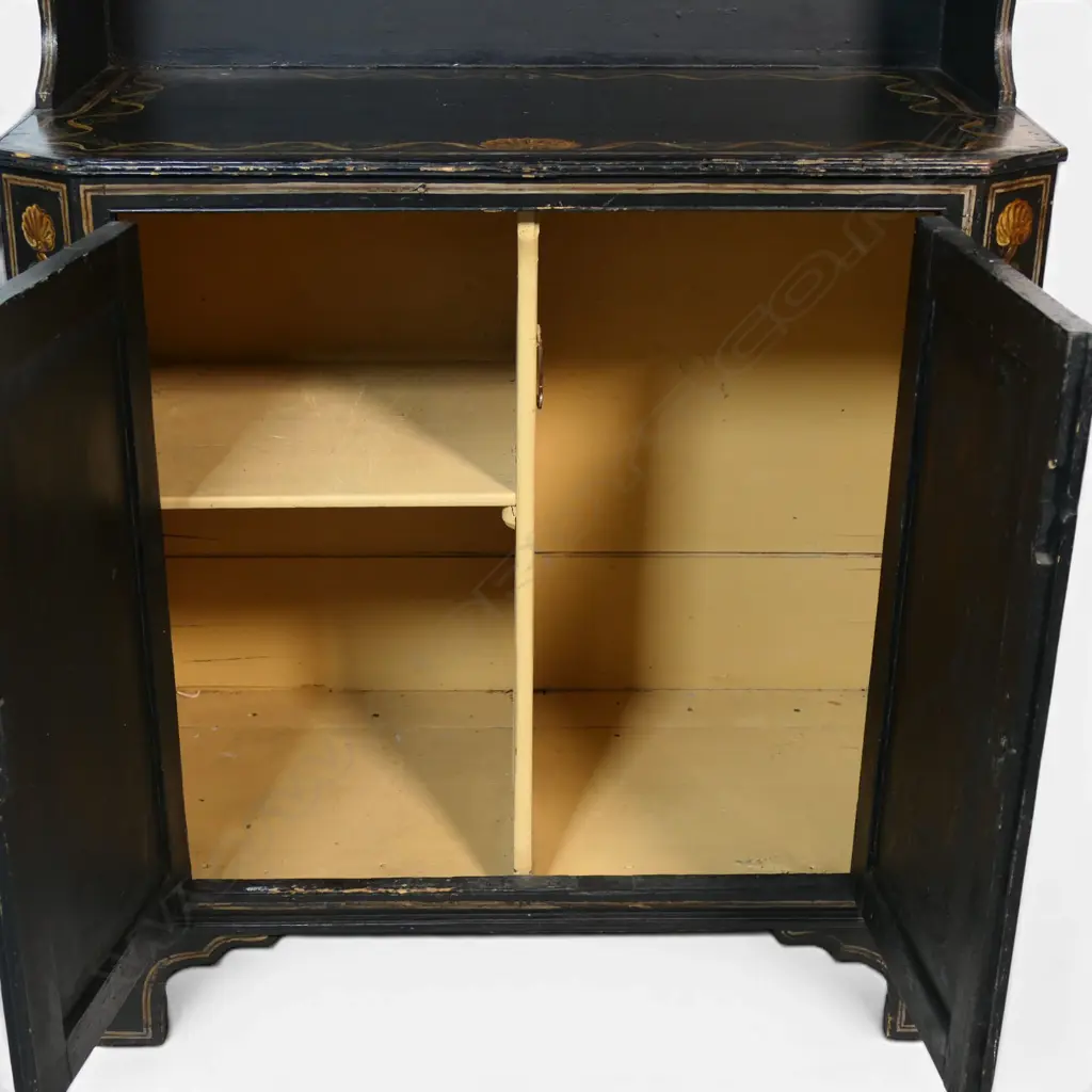 A 19thC Regency style painted dresser, Image 1++
