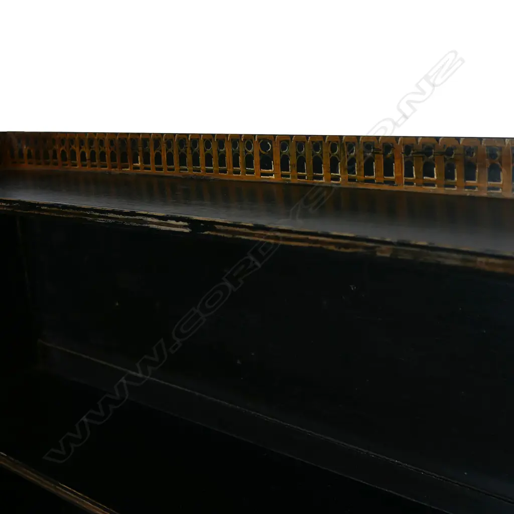 A 19thC Regency style painted dresser, Image 1++