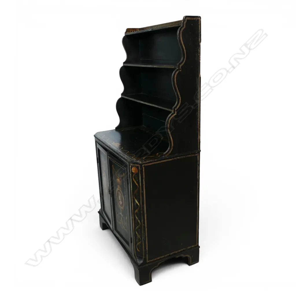 A 19thC Regency style painted dresser, Image 1++