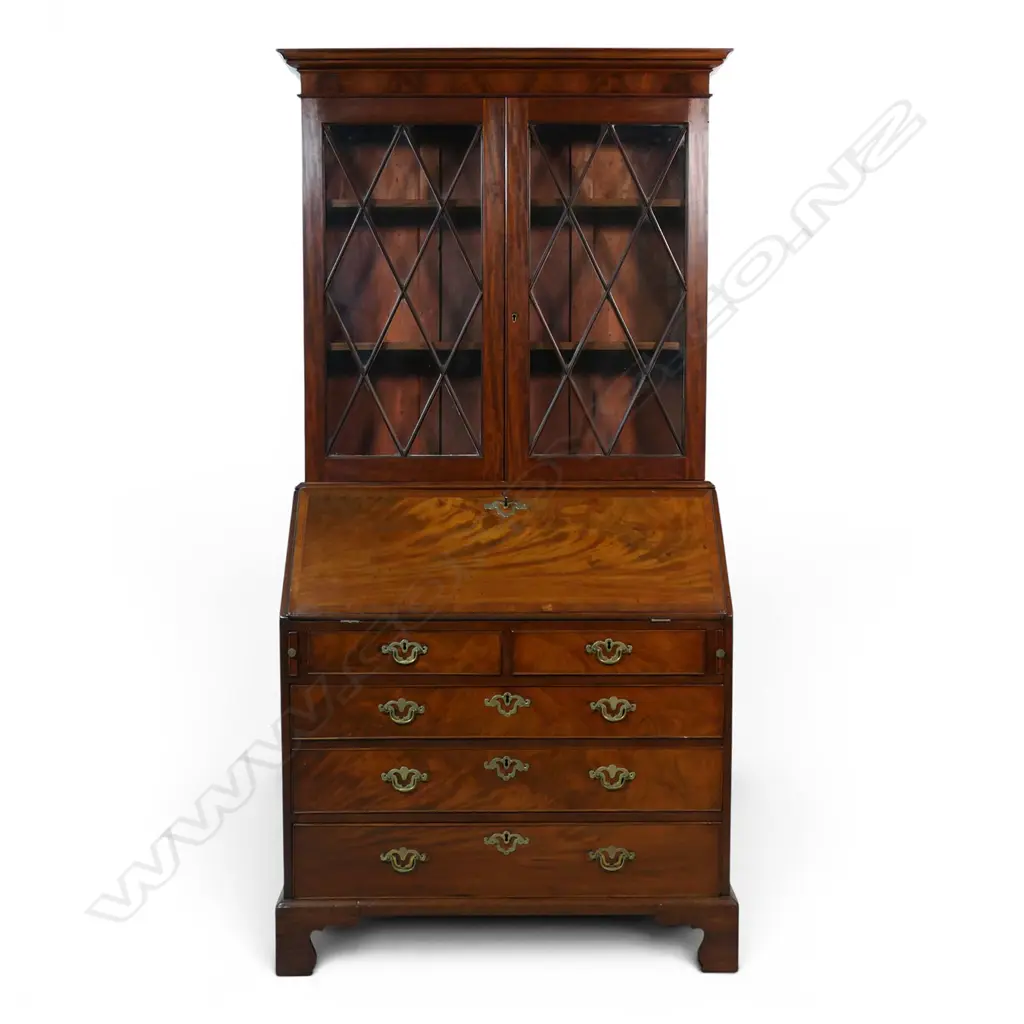 A Georgian mahogany bookcase bureau, Image 1++