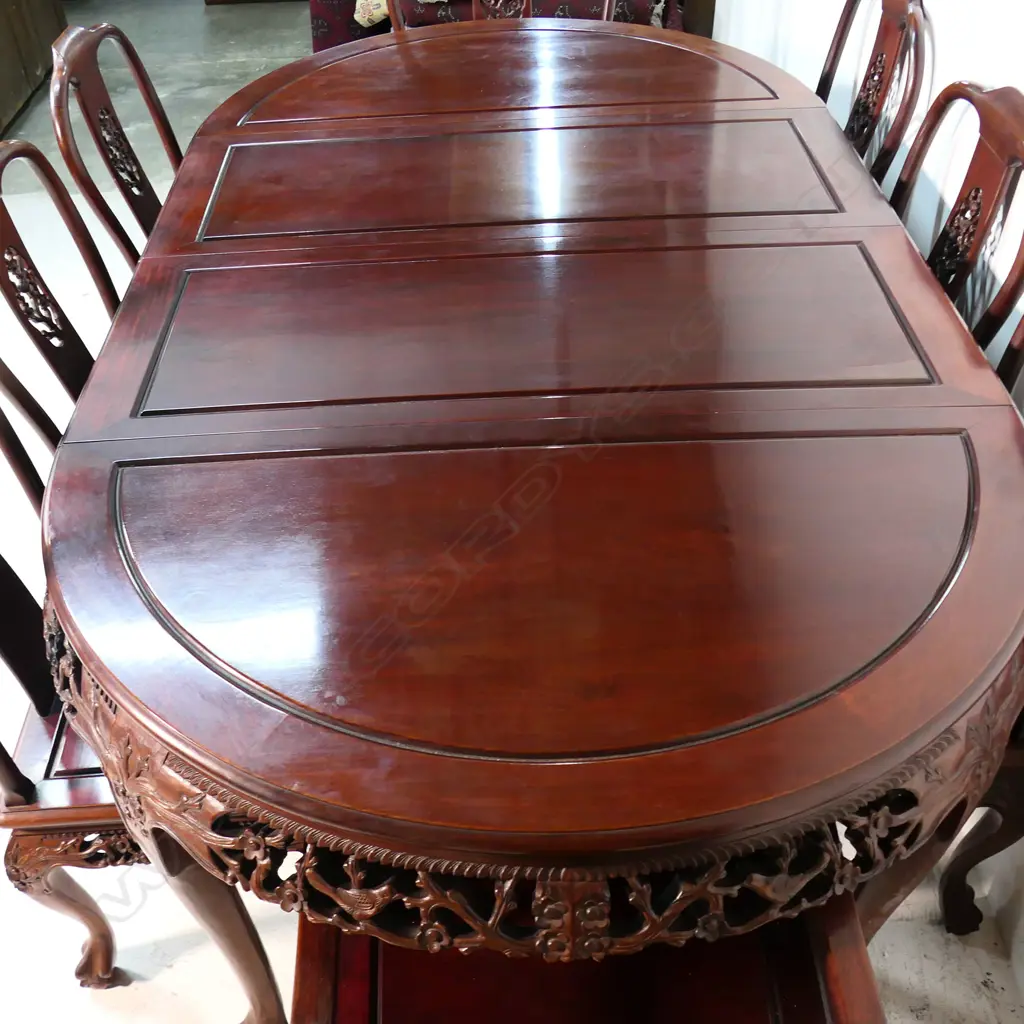 A quality Chinese carved rosewood extension dining table and eight chairs, Image 1++
