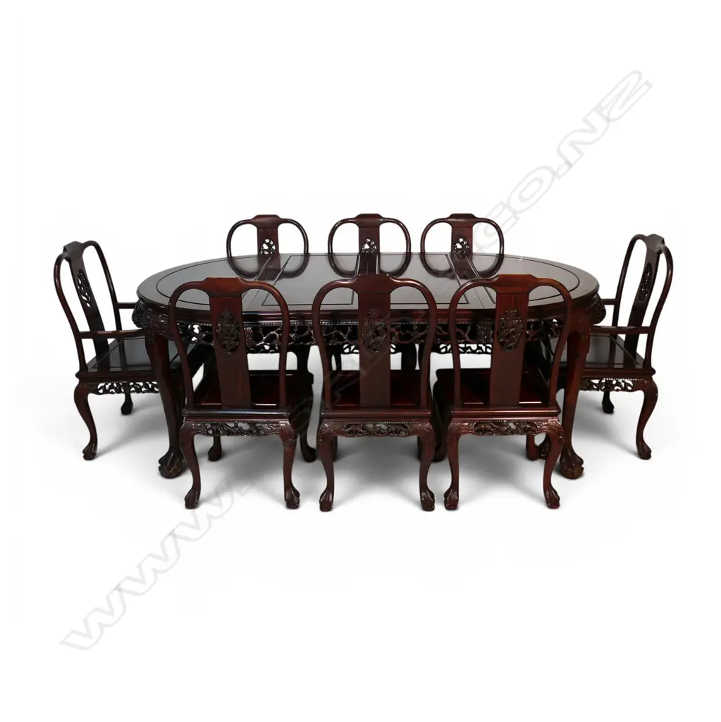 A quality Chinese carved rosewood extension dining table and eight chairs, Image 1++