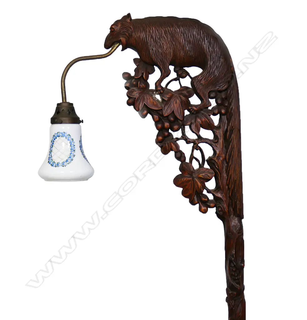 A Chinese carved floor lamp, Image 1++