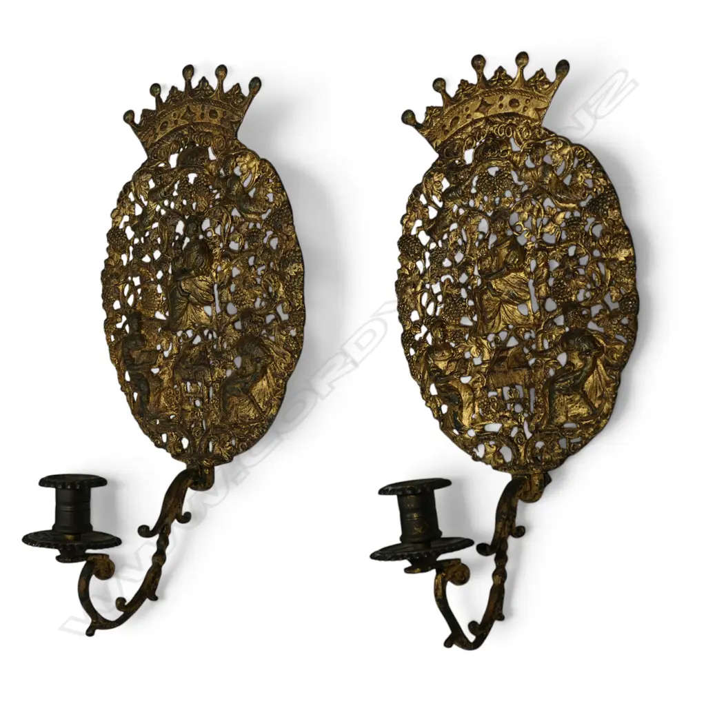A pair of gilded bronze 18thC candle sconces, Image 1++