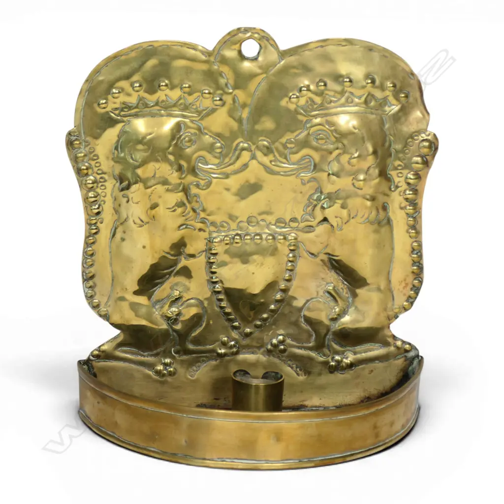 A Dutch 18thC brass candle sconce, Image 1++