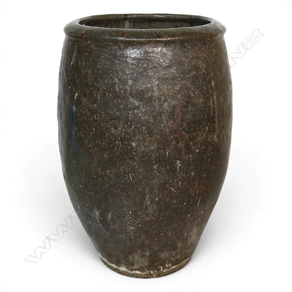 A very large salt glaze garden pot, Image 1++