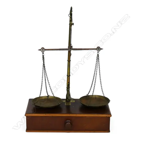 A Victorian Avery brass and mahogany 'banker's' scale,