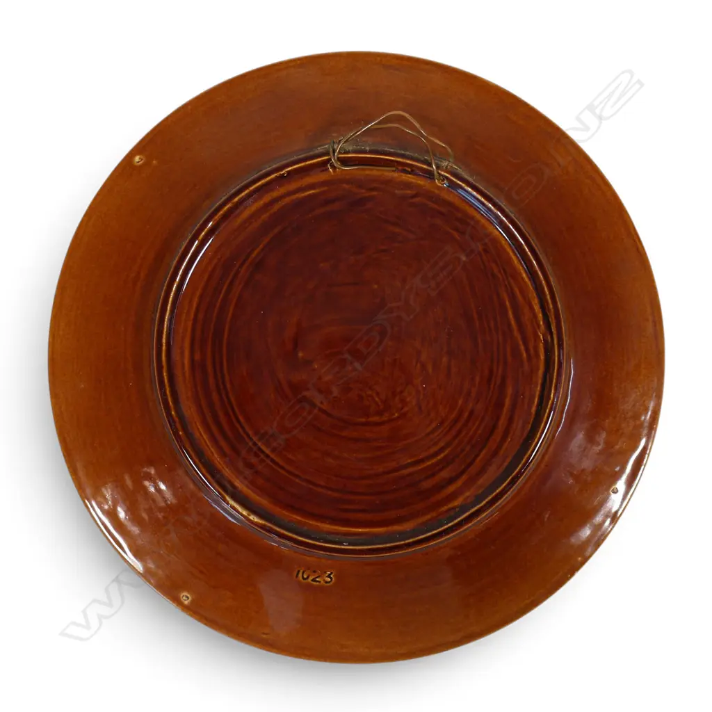 A Crown Lynn Wharetana ware wall plate 'Puhi Urutapu Tamahine', Image 1++