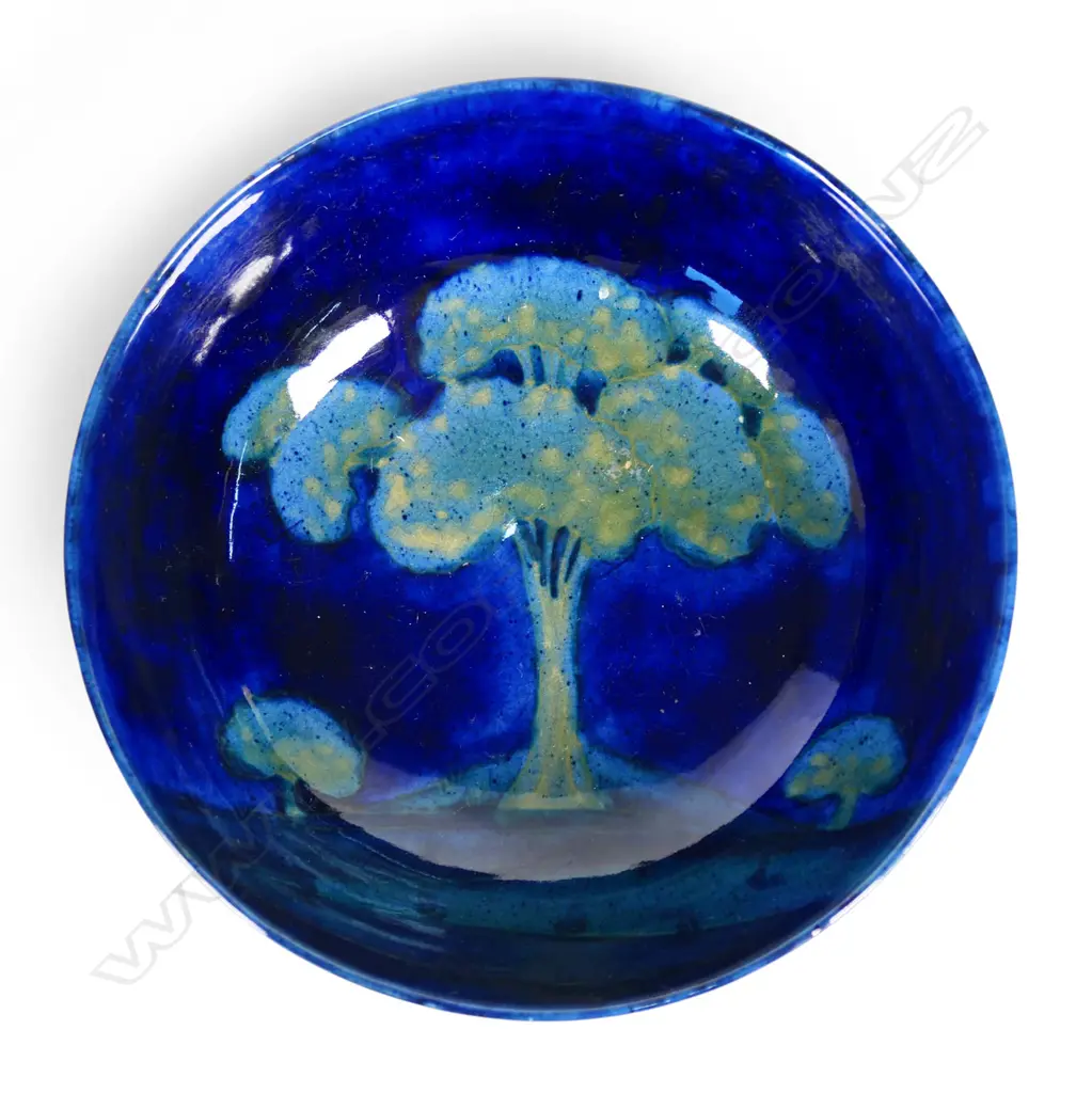 A c.1925 William Moorcroft ‘Moonlit Blue' pattern bowl, Image 1++