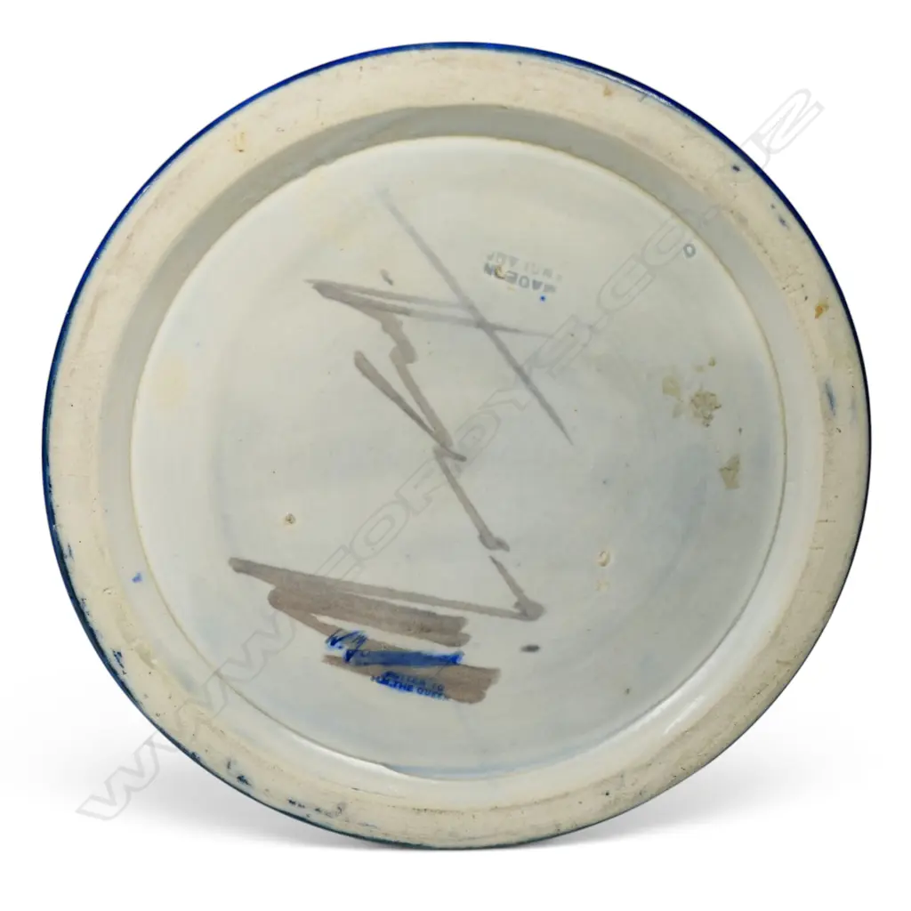 A rare William Moorcroft Edward VIII lidded tobacco humidor, Image 1++