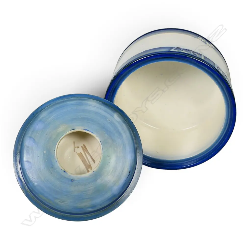 A rare William Moorcroft Edward VIII lidded tobacco humidor, Image 1++