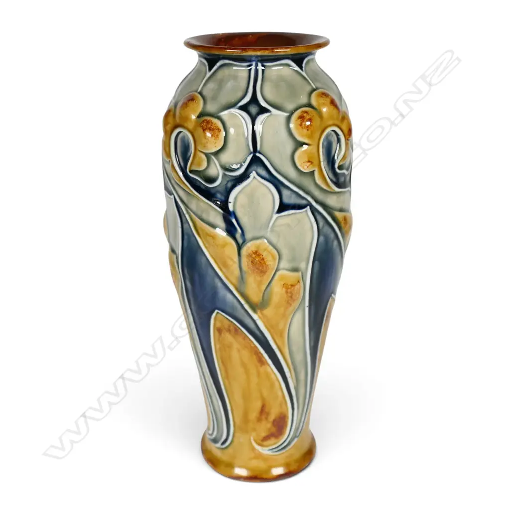 A Royal Doulton Lambeth Art Nouveau vase, Image 1++