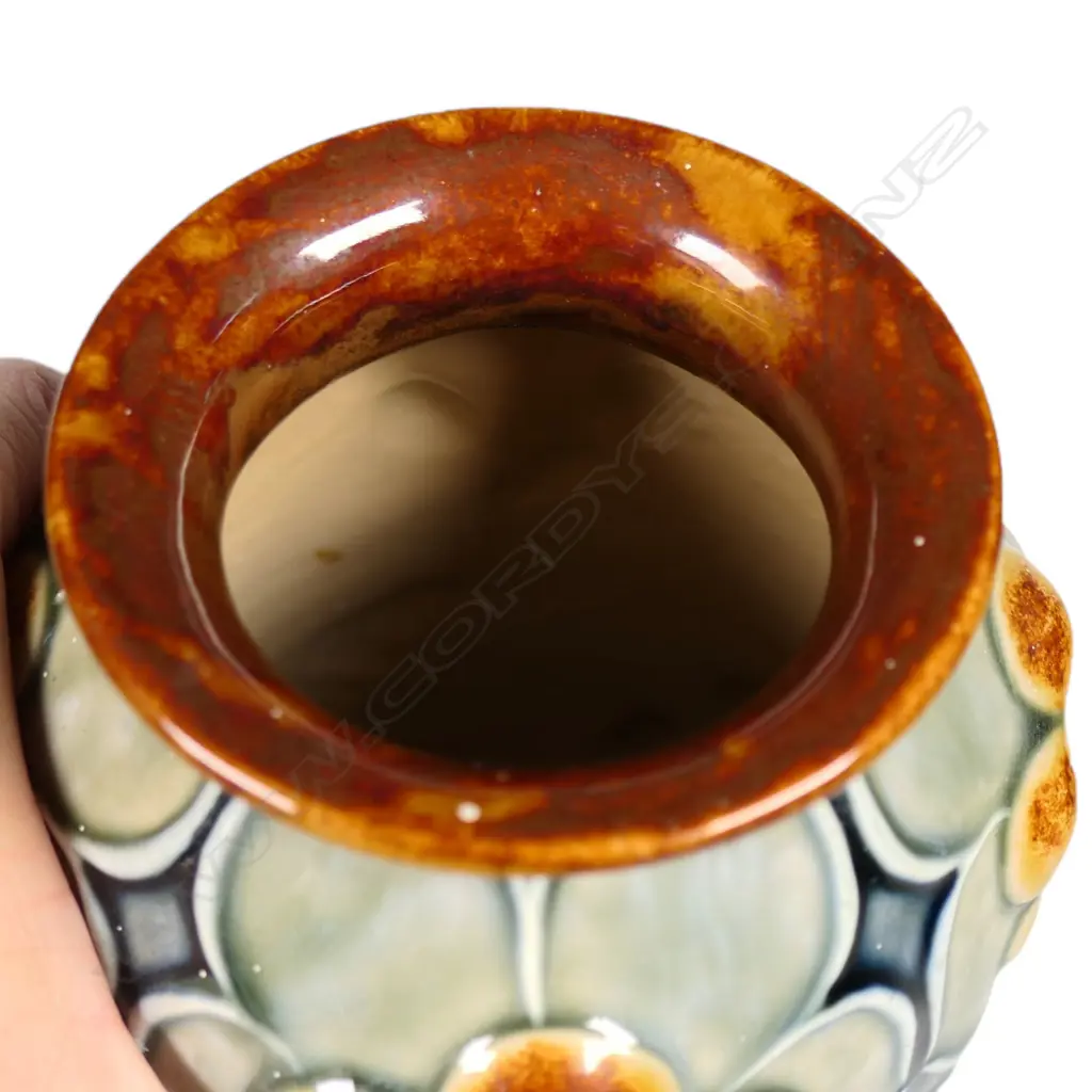 A Royal Doulton Lambeth Art Nouveau vase, Image 1++