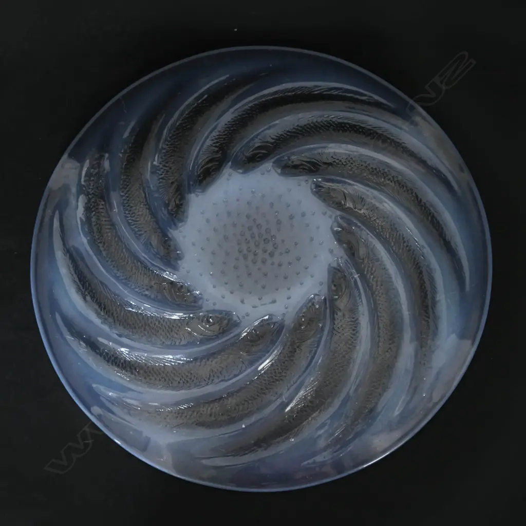 A c.1921 René Lalique ‘Poissons’ opalescent glass platter, Image 1++