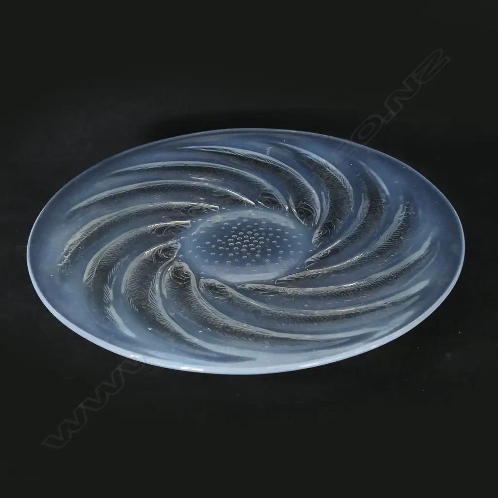 A c.1921 René Lalique ‘Poissons’ opalescent glass platter, Image 1++