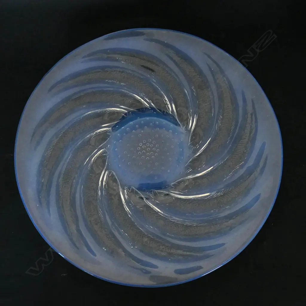 A c.1921 René Lalique ‘Poissons’ opalescent glass platter, Image 1++