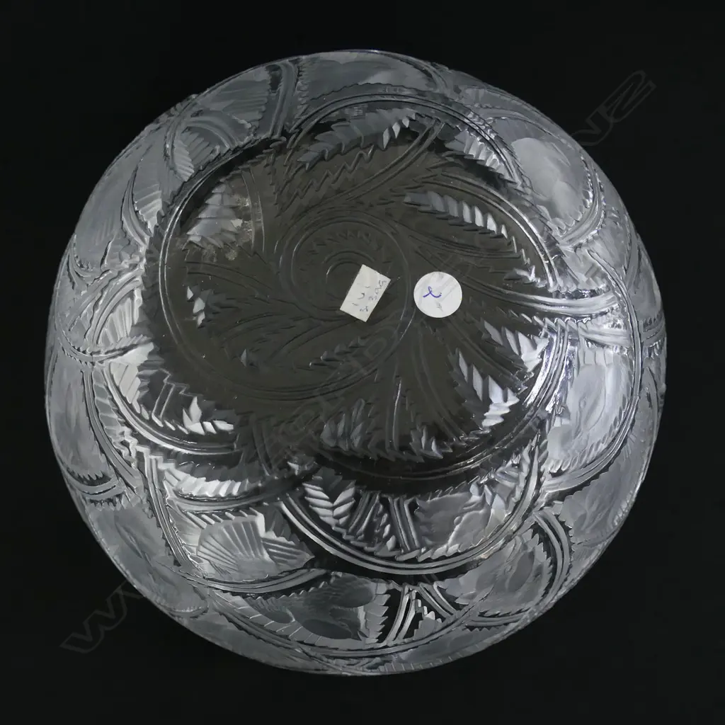 A c.1921 René Lalique ‘Poissons’ opalescent glass platter, Image 1++