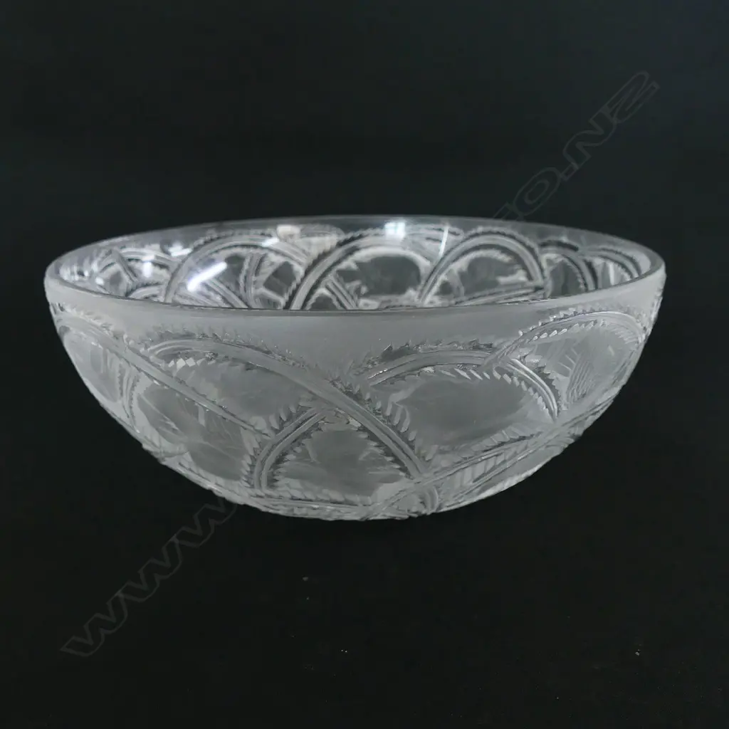 A c.1960 Lalique Pinson Finches clear glass bowl, Image 1++