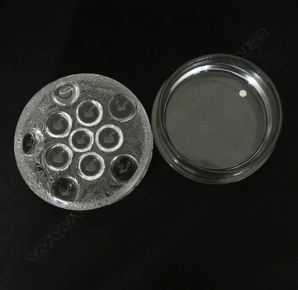 A Lalique circular 'Roger' lidded bowl/box, Image 1++