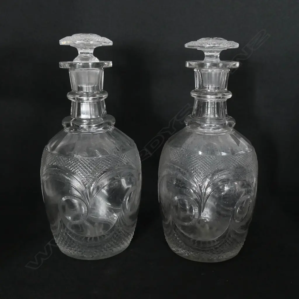 A pair of 19thC Continental crystal decanters, Image 1++