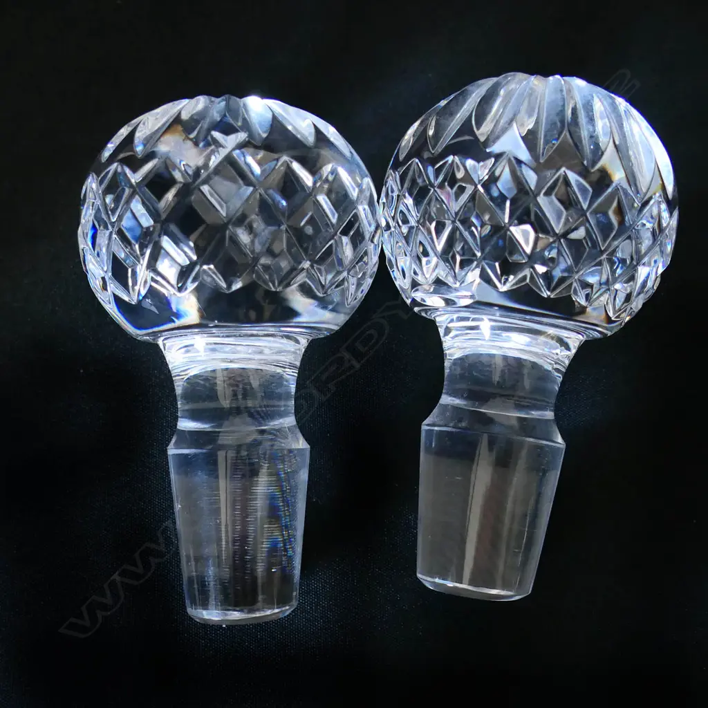 A pair of Waterford cut crystal decanters, Image 1++