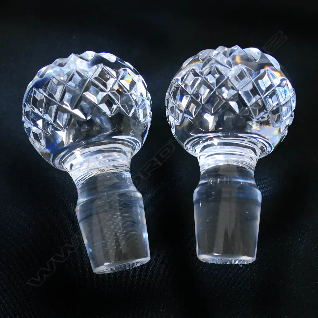 A pair of Waterford cut crystal decanters, Image 1++