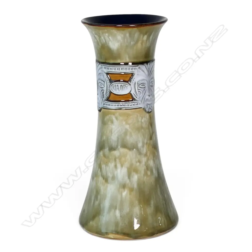 A Royal Doulton 'Māori Art' stoneware vase, Image 1++