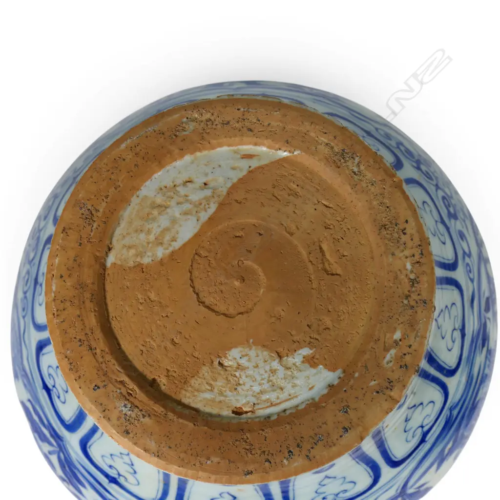 A large Chinese Yuan Dynasty style jar, Image 1++